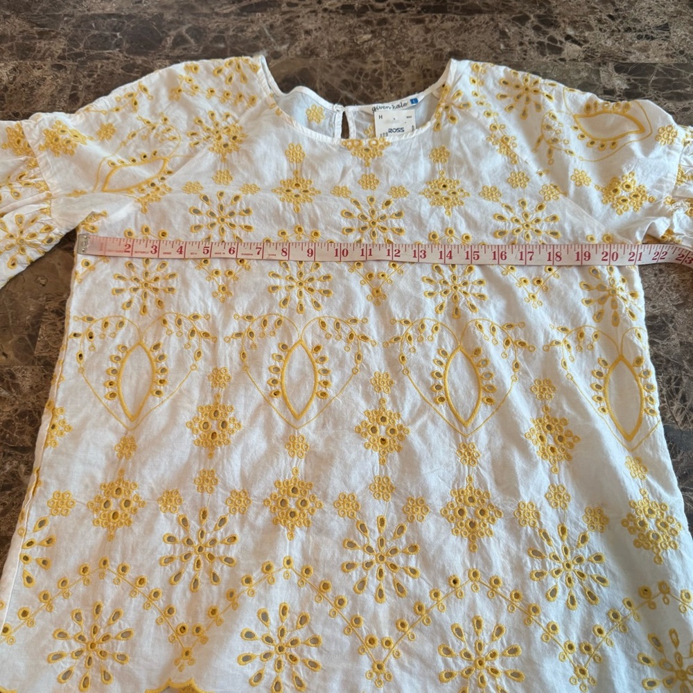 NWT Given Kale Women Top Size M Yellow Floral Eyelet Embroidered Scalloped Hem - Picture 3 of 12